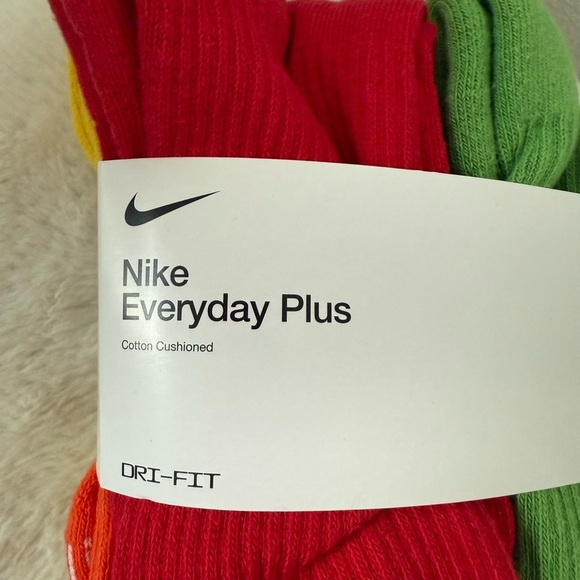 Nike Dri-Fit Everyday Plus Socks 6 Pack / 6 Colors Men’s 6-8 Woman’s Sz 6-10 - Picture 3 of 4